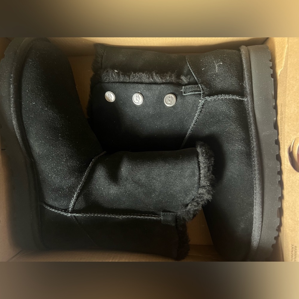 UGG Women’s Bailey Button Snaps